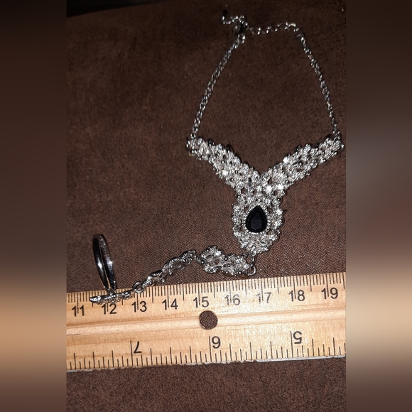 Hand & finger Bracelet like new rhinestones adjustable - Picture 2 of 11